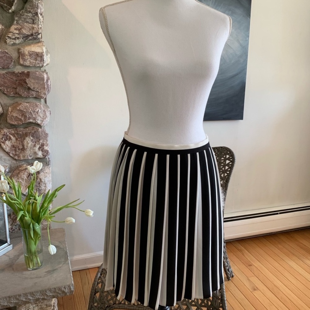 VINCE CAMUTO Pleated Skirt | White/Black | 10 NWOT - Picture 3 of 8